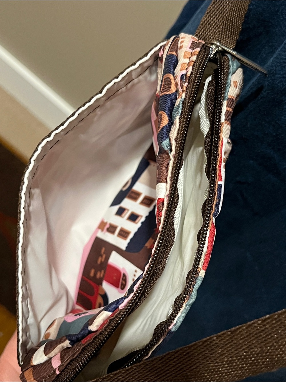 Lesportsac Brown Multi Village Print Messenger Crossbody - Picture 4 of 7